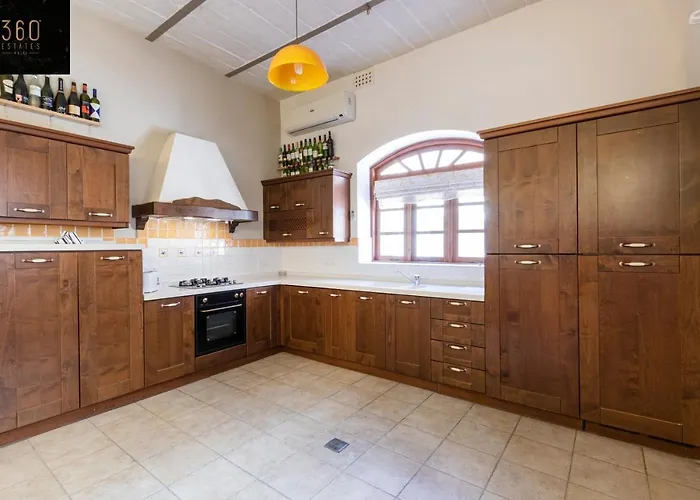 아파트 Amazing House In With Bbq & Parking By 360 Estates 슬리에마