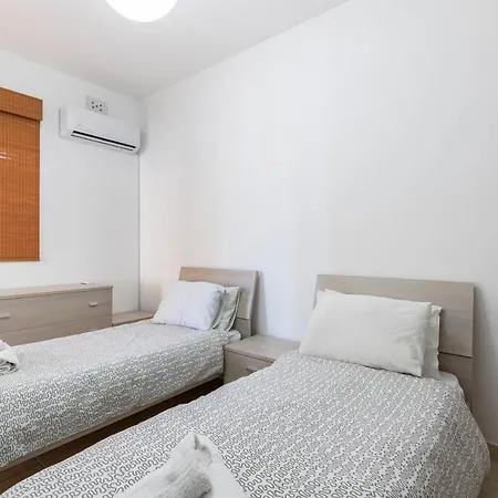 Daire Amazing House In With Bbq & Parking By 360 Estates